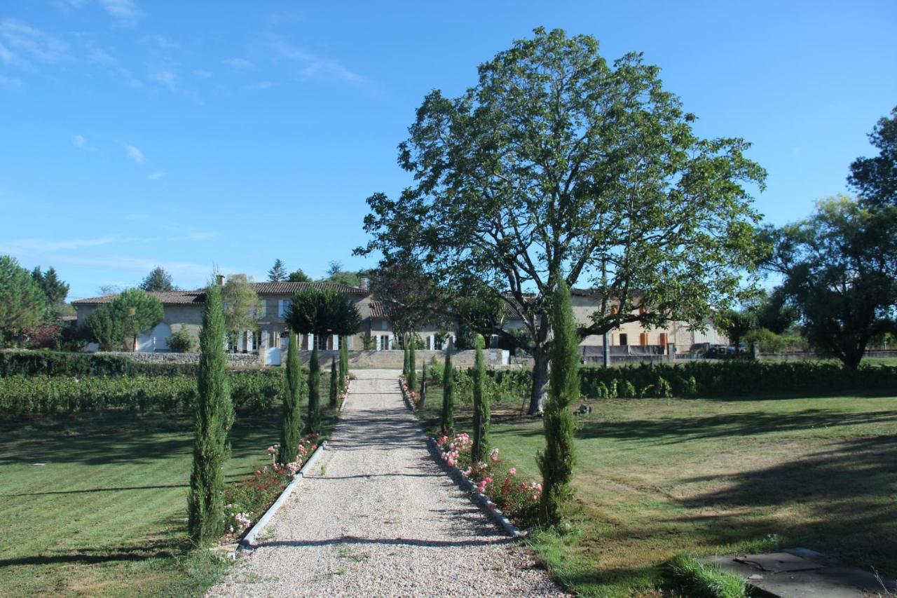 Allée des Roses Saint-Philippe-dʼAiguille Extérieur photo