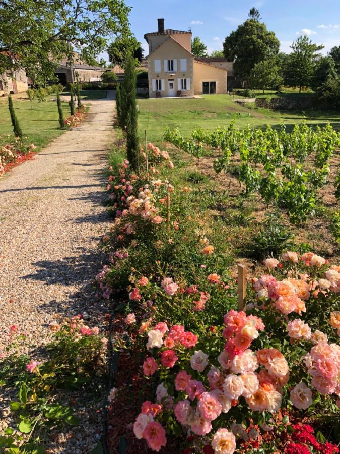 Allée des Roses Saint-Philippe-dʼAiguille Extérieur photo